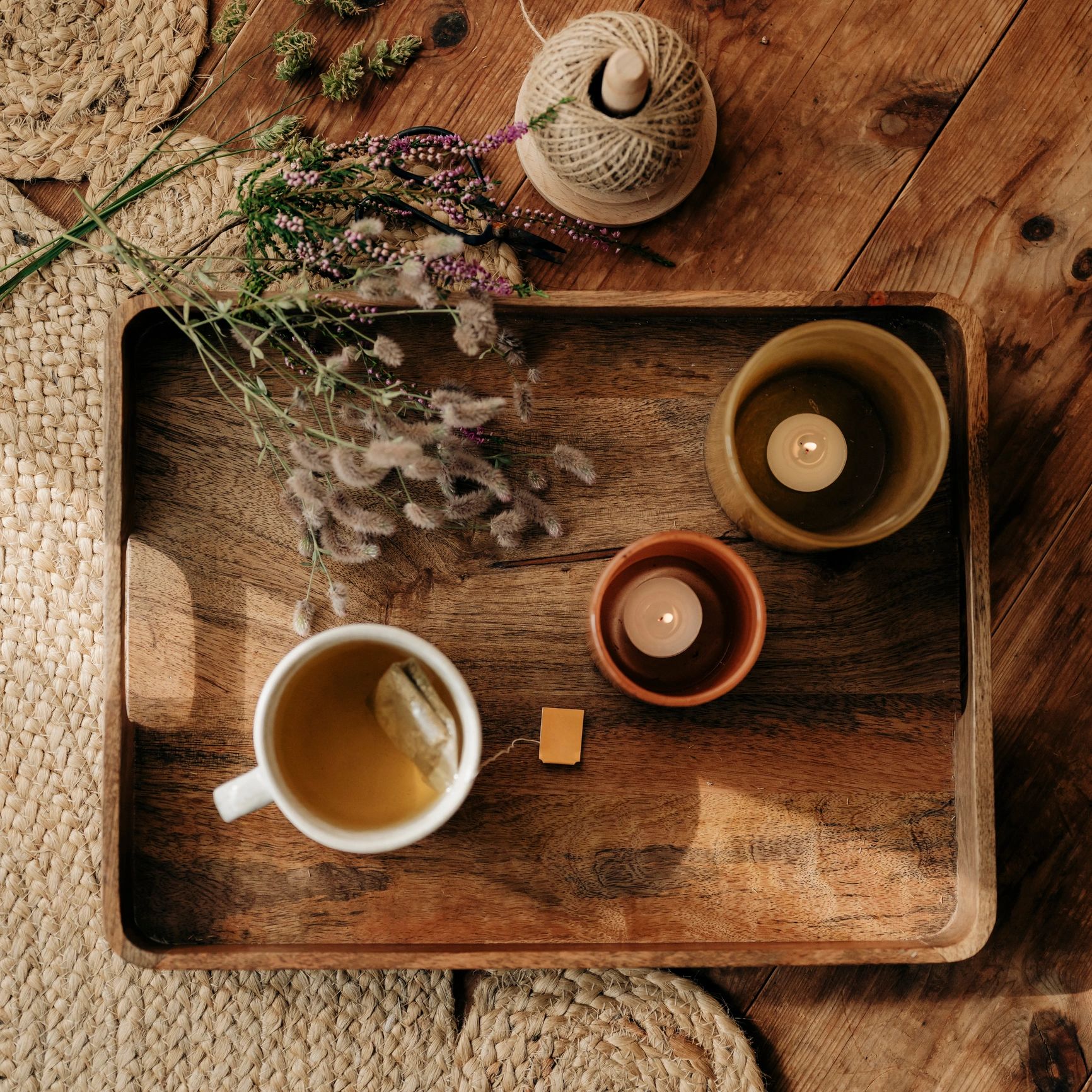 Taza de té en un momento de pausa consciente